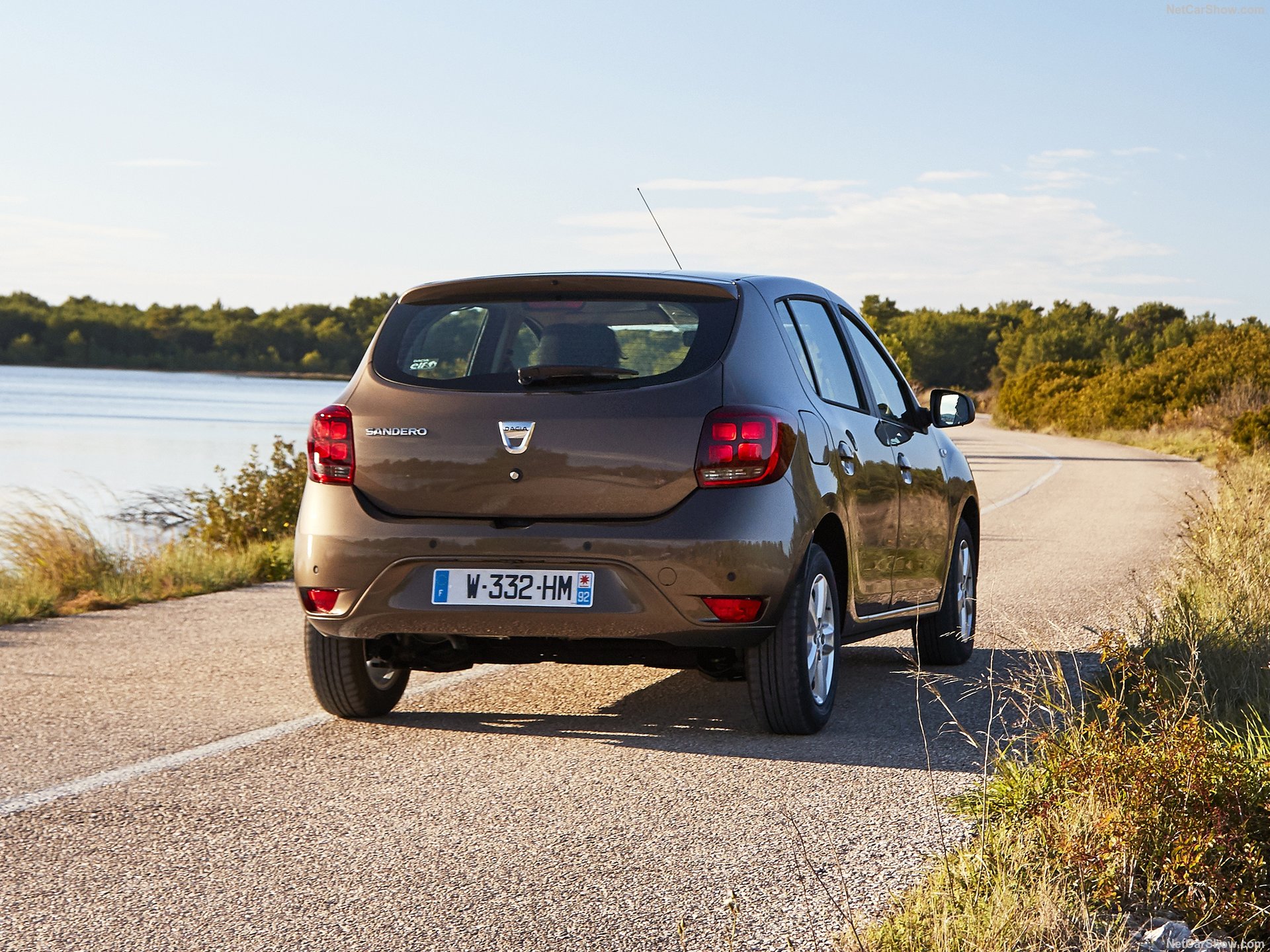 Rear view of the Dacia Sandero 2018 in Saranda, offered by EasyGo Car Rental Albania.